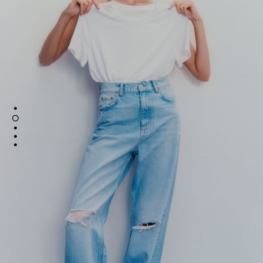 NWT 90’s High Waisted Wide Leg Distressed Jeans